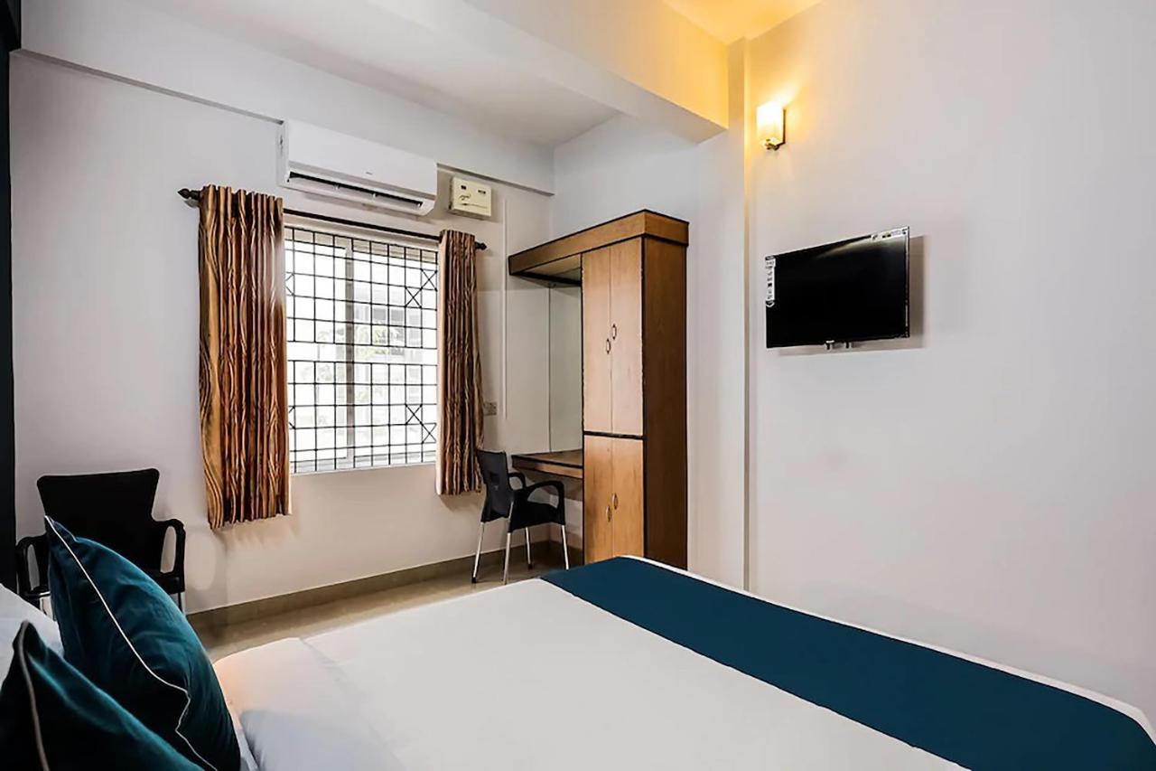 Accadia Residency Hotel Kochi Bagian luar foto